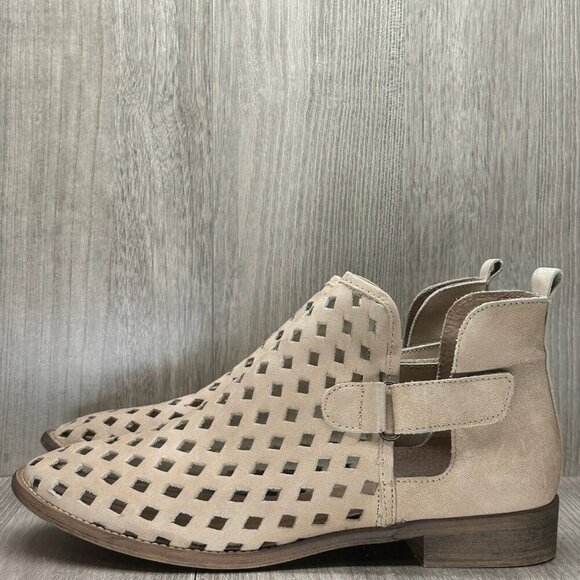 Musse & Cloud Caila Bootie Womens 10 Leather Perforated Hook & Loop Flat Beige - Picture 4 of 12